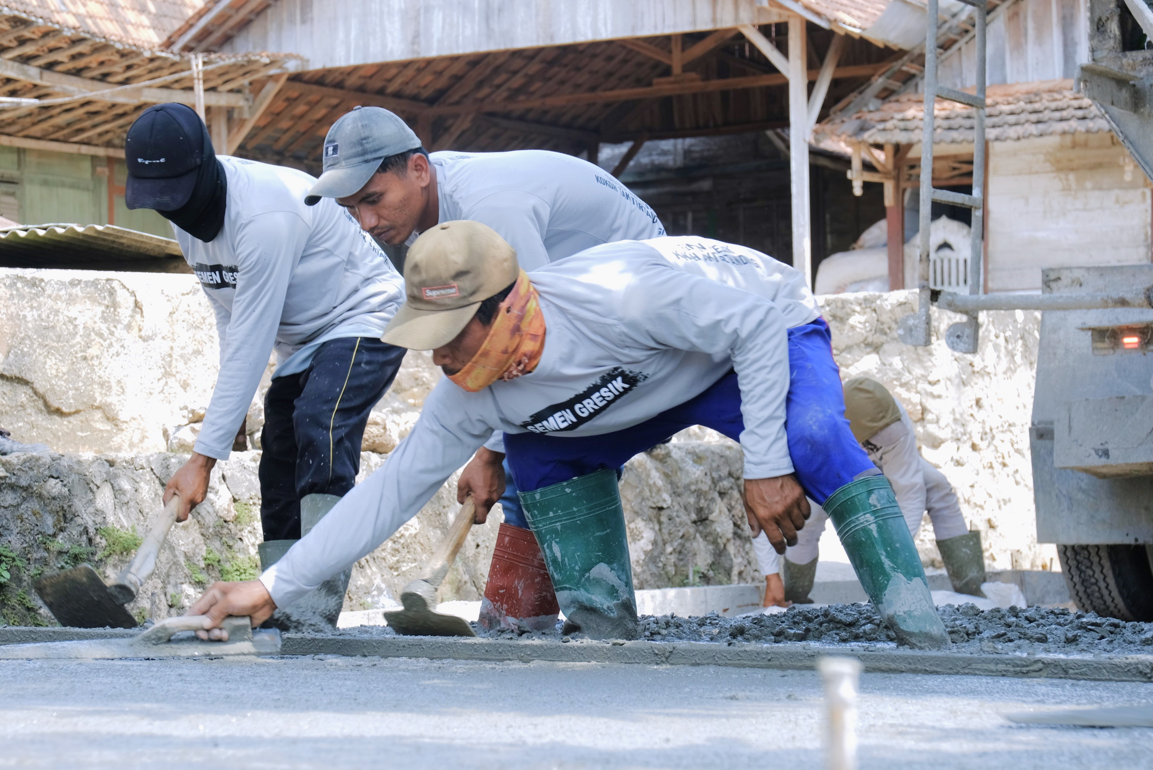 SIG Dukung Pembangunan Jalan di Enam Desa di Rembang dan Blora, Jawa Tengah