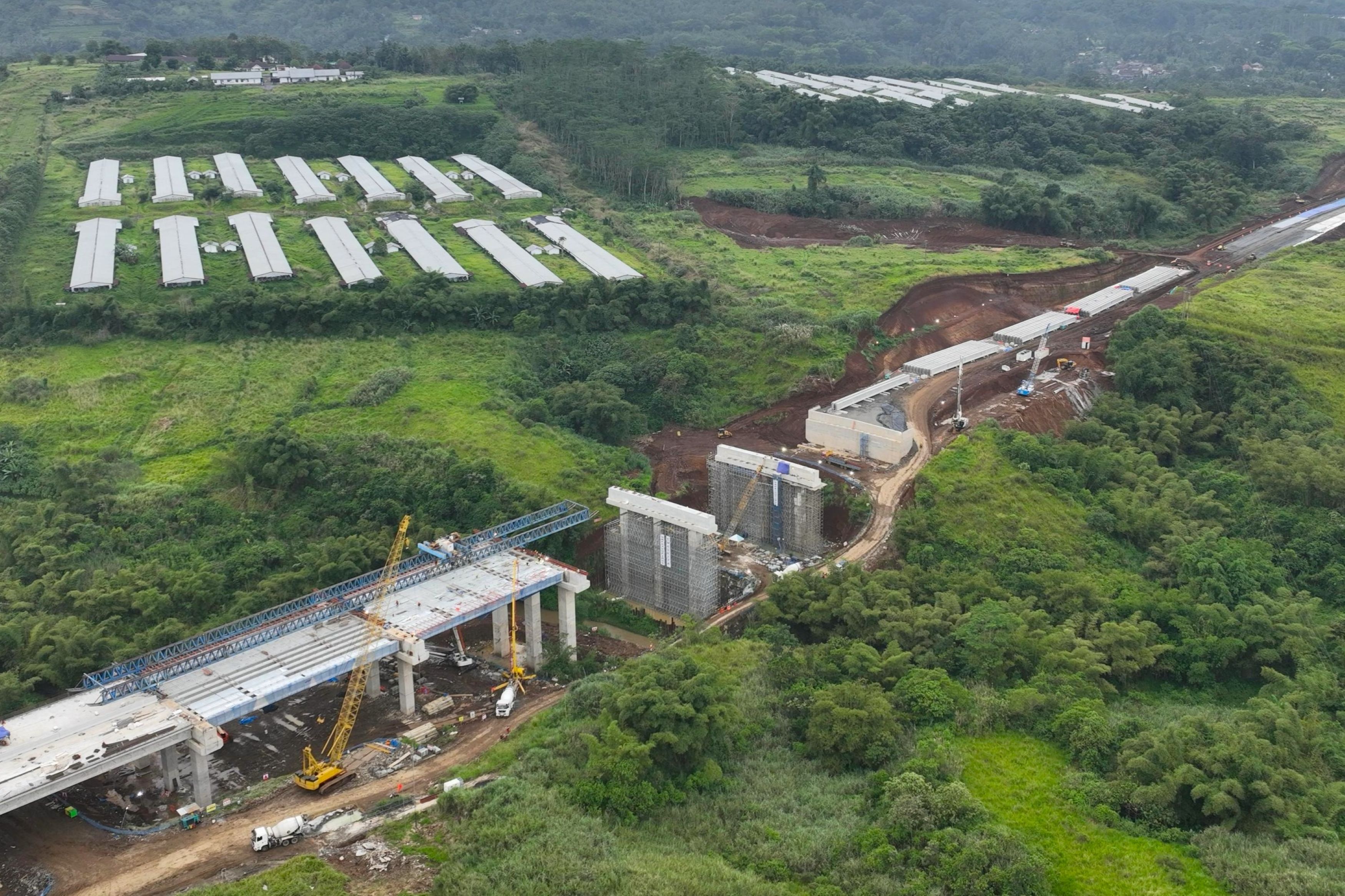 Pasok Kebutuhan 29.990 Ton Semen untuk Pembangunan Tol Bocimi, SIG Dukung Kemajuan Sektor Pariwisata dan Usaha Lokal di Jawa Barat