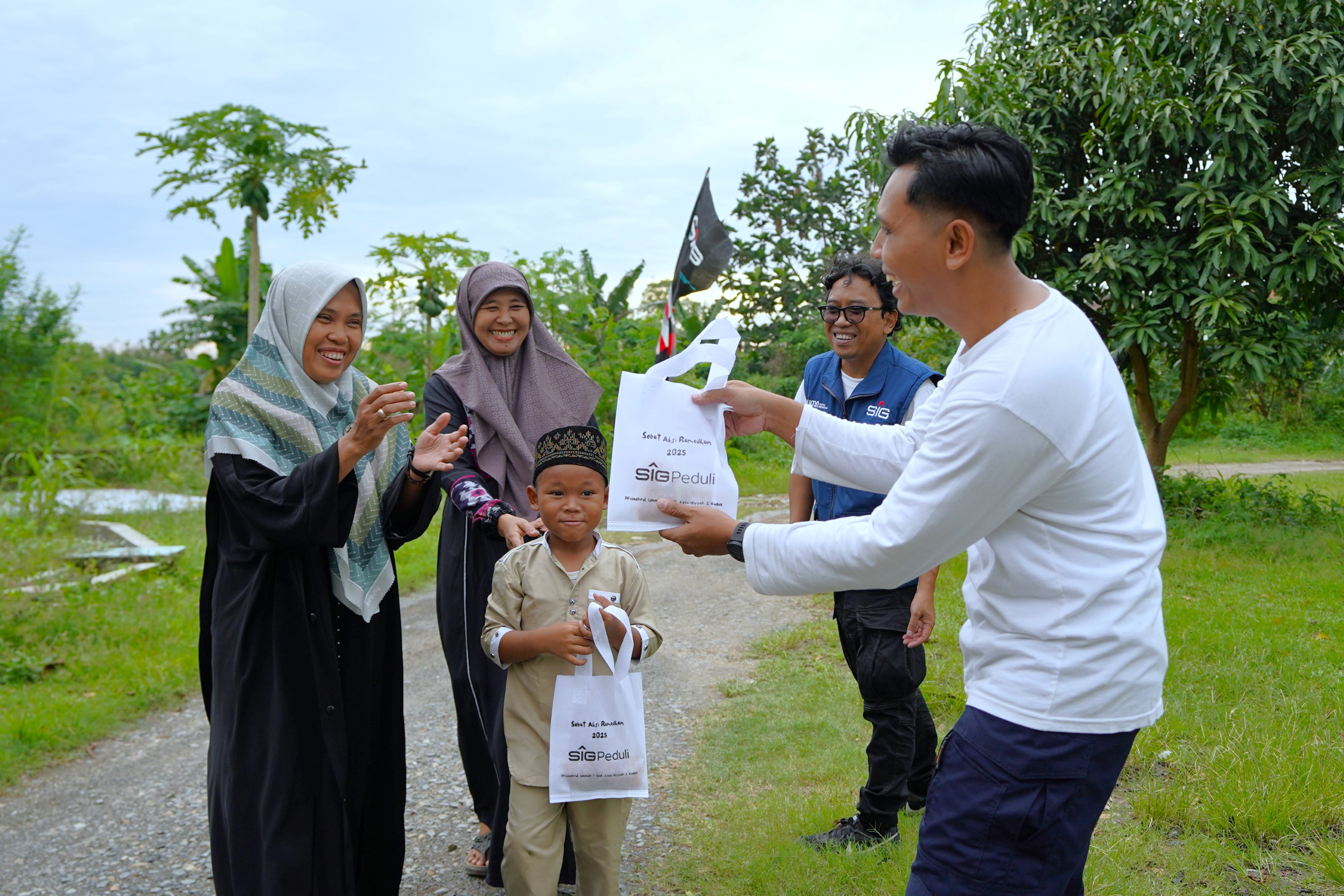 Bangun Kepedulian Sosial dan Kebersamaan, SIG Bersama Kementerian BUMN Hadirkan Sobat Aksi Ramadan