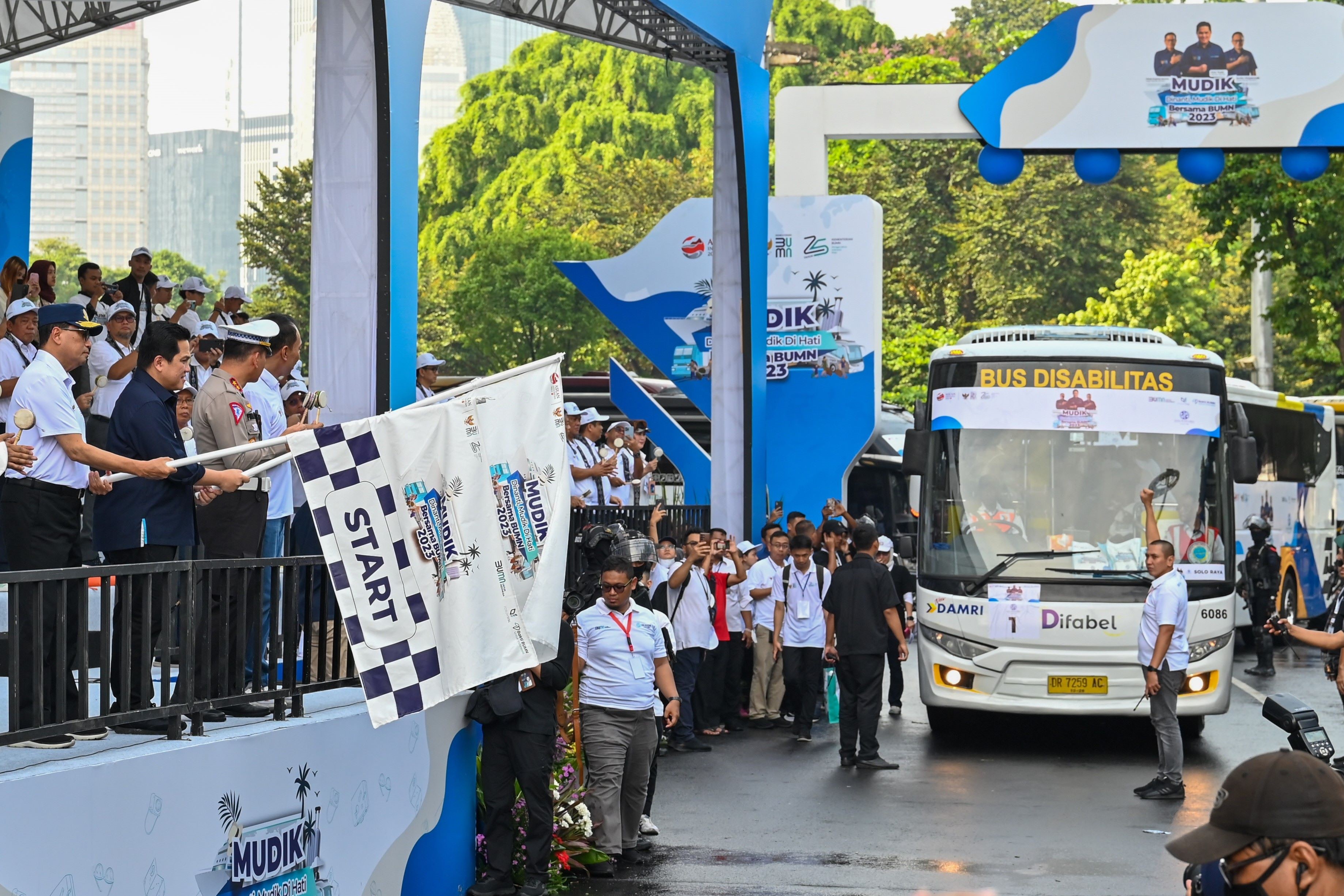 SIG Berangkatkan 600 Peserta Mudik Bersama BUMN 2023 ke Jawa Tengah dan Jawa Timur