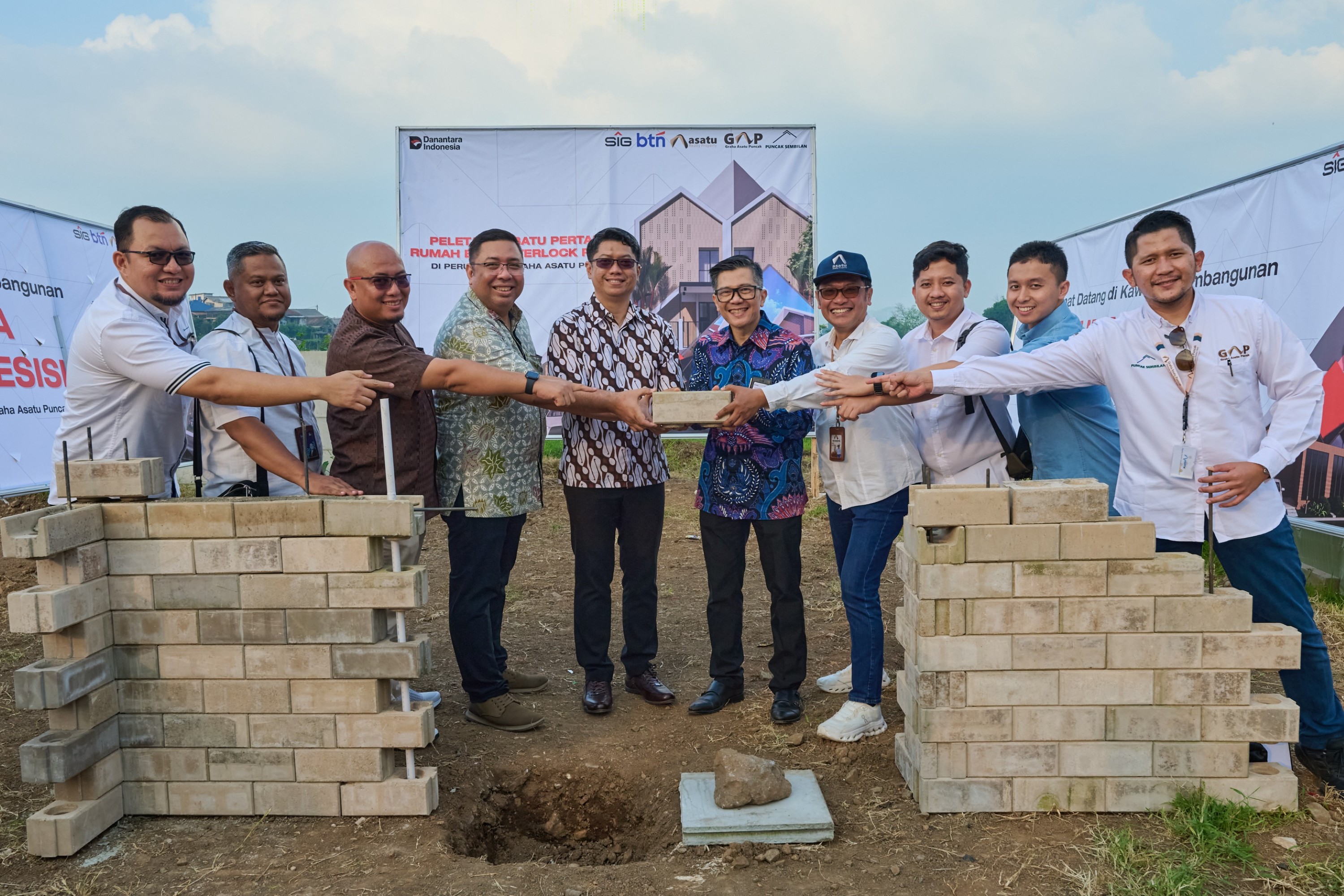 Dukung Pemerintah Wujudkan 3 Juta Rumah, SIG dan Asatu Realty Property Group Bangun Perumahan di Cianjur