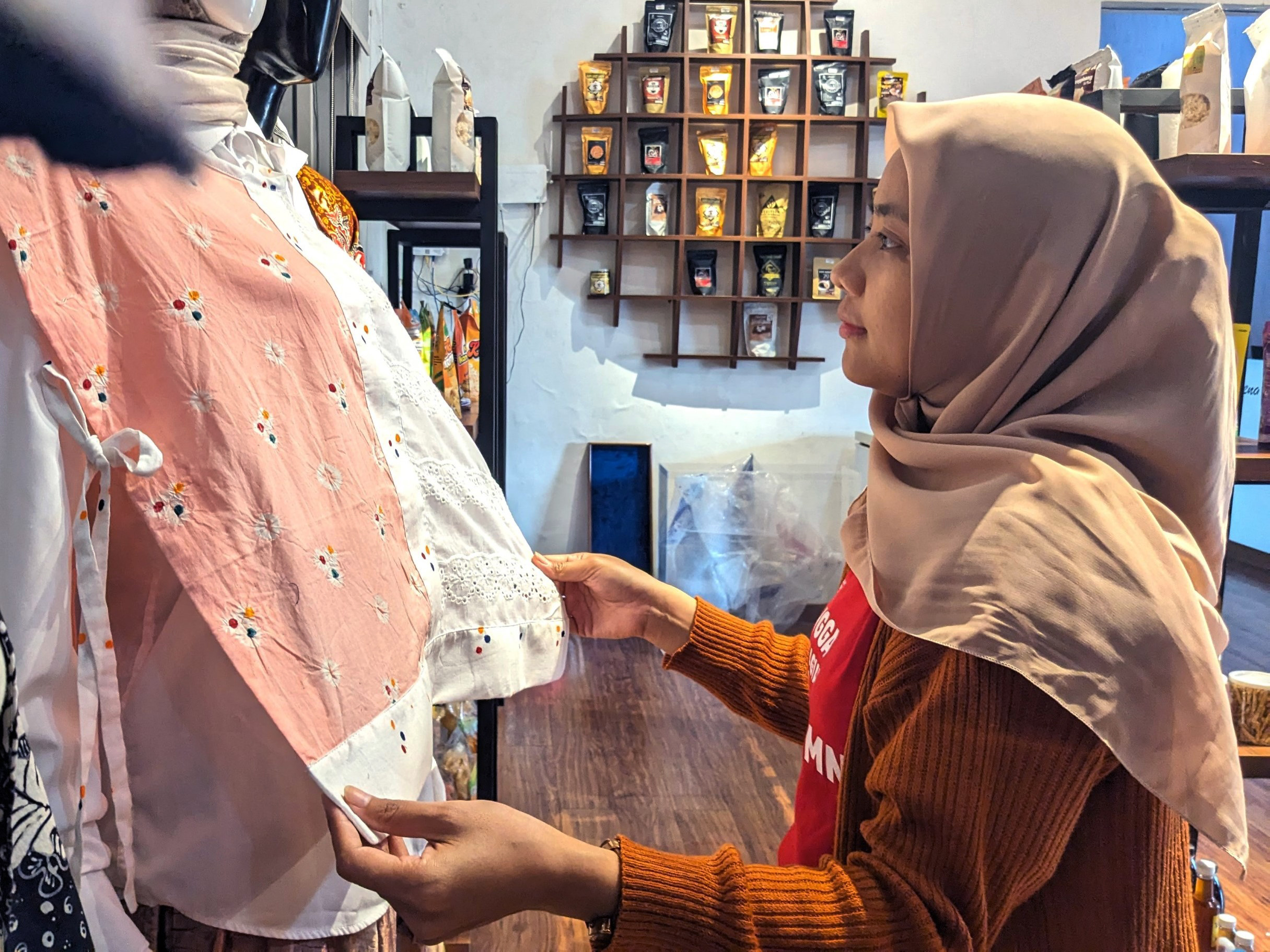 Rumah BUMN Rembang Bantu Armida Sukses Promosikan Kain Nusantara